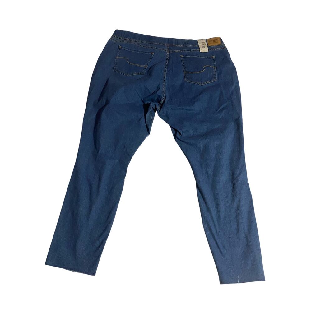 Levi's Signature Women's Size 26M W38 L30 Distressed Straight Leg Jeans